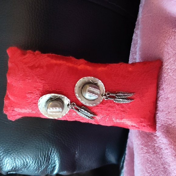 Red Jaquered Jewelry Bracelet Pillow With Bonus Ring Pillow - Picture 6 of 7